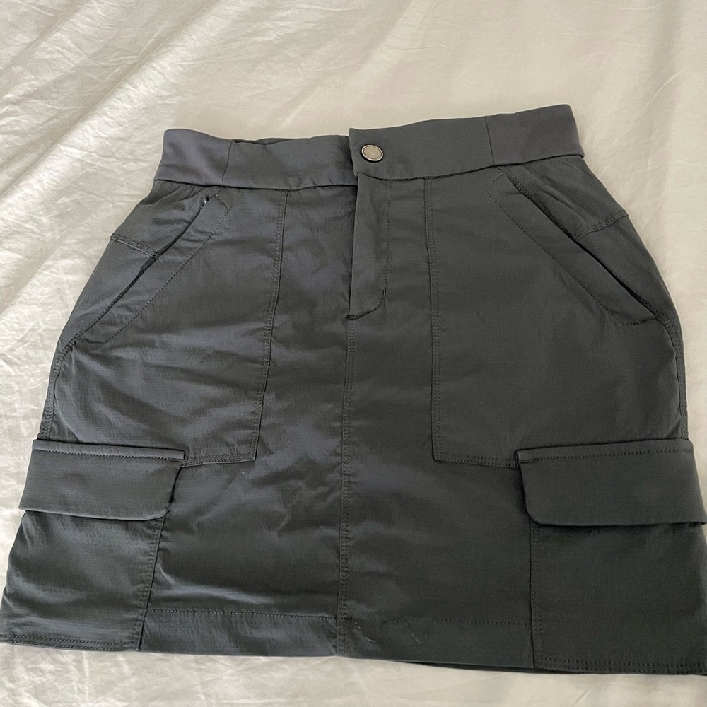 Athleta Trekkie Skort Charcoal Grey size 2